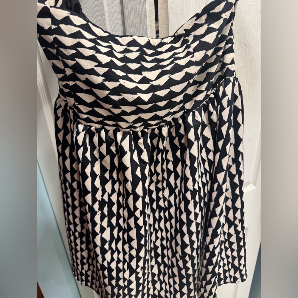 Forever 21 Black and Cream Patterned Dress